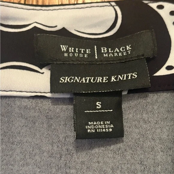 White House Black Market Women’s Tunic Top Small Black White Print Bell Sleeves. - Picture 6 of 8
